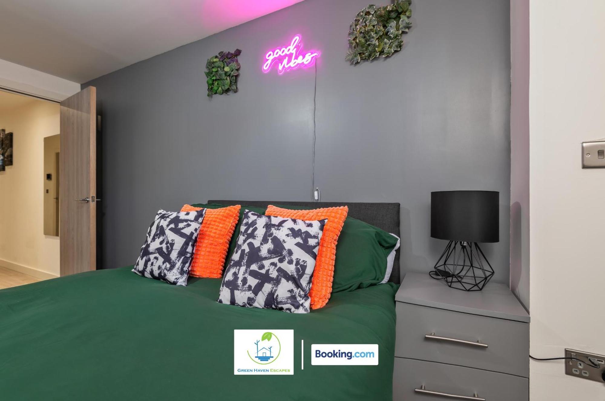 Spacious 1 Bedroom Apartment With 4K Cinema Experience By Green Haven Escapes In Bradford ブラッドフォード エクステリア 写真